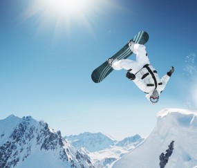 开云体育-F1新赛季揭幕战之夜，黄喜灿全程高能输出，绿茵场上的速度与激情共振